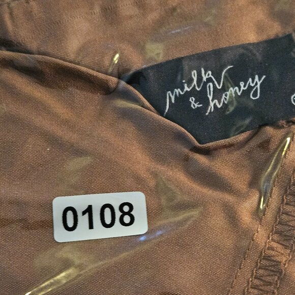 Milk & Honey Ruched Front Long Sleeve Blouse Button Cuffs XL Brown Polyester - Picture 12 of 12